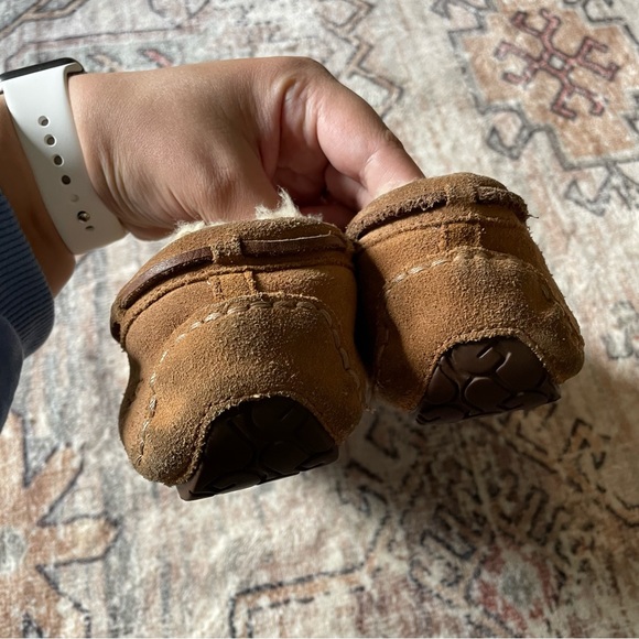 UGG Dakota Leather Moccasin Slippers in Chestnut Women’s Size 6 GUC - Picture 11 of 11